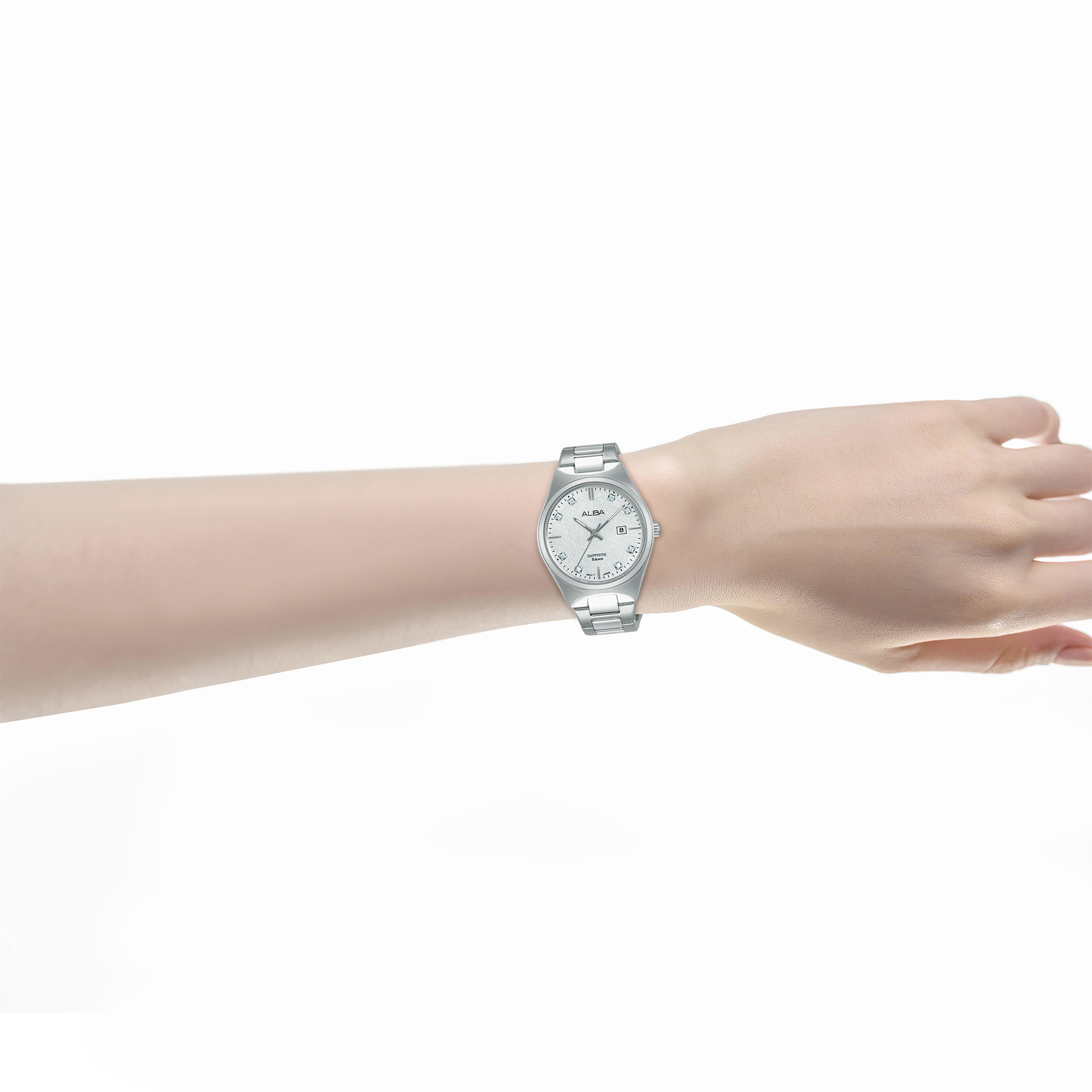 AH7ES5X1-on wrist 1