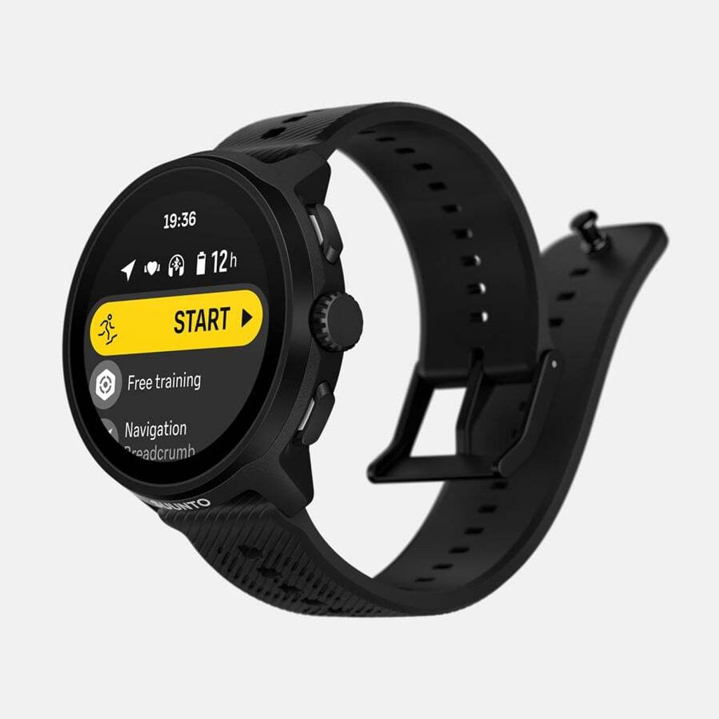 suunto_run-all_black_ath6-perspective_right_b-all-black-1600x1600px