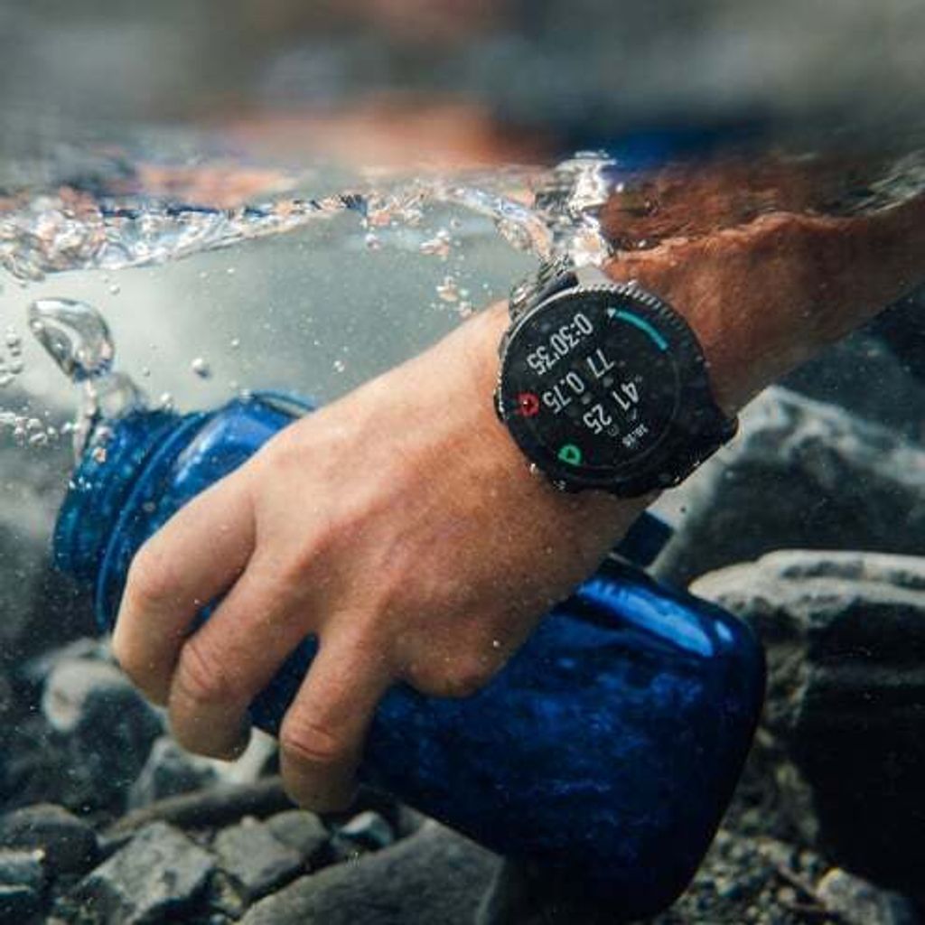 suunto-vertical-2-titanium-black-action-image