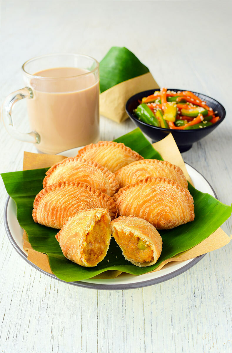 Products-Finger-Food-Premium-Layer-Curry-Puff-Presentation.jpg