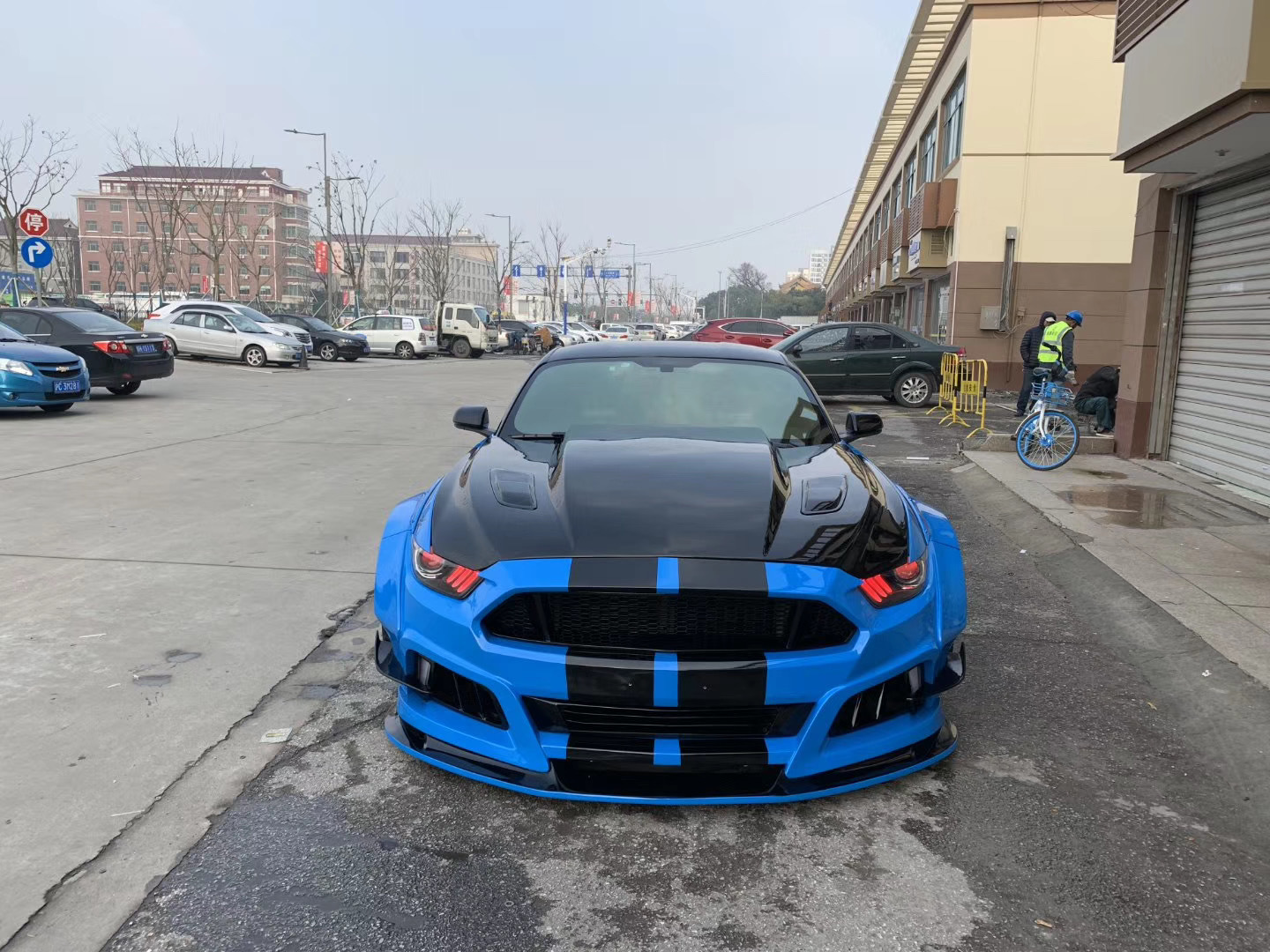 Форд мустанг робот