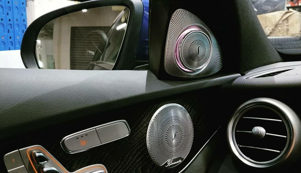 mercedes_benz_burmester_rotating_tweeters_1534827426_a9f60c43.jpg