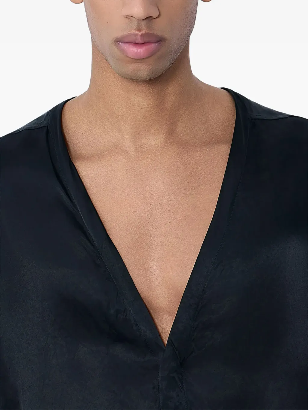 33978398_64881611_2048