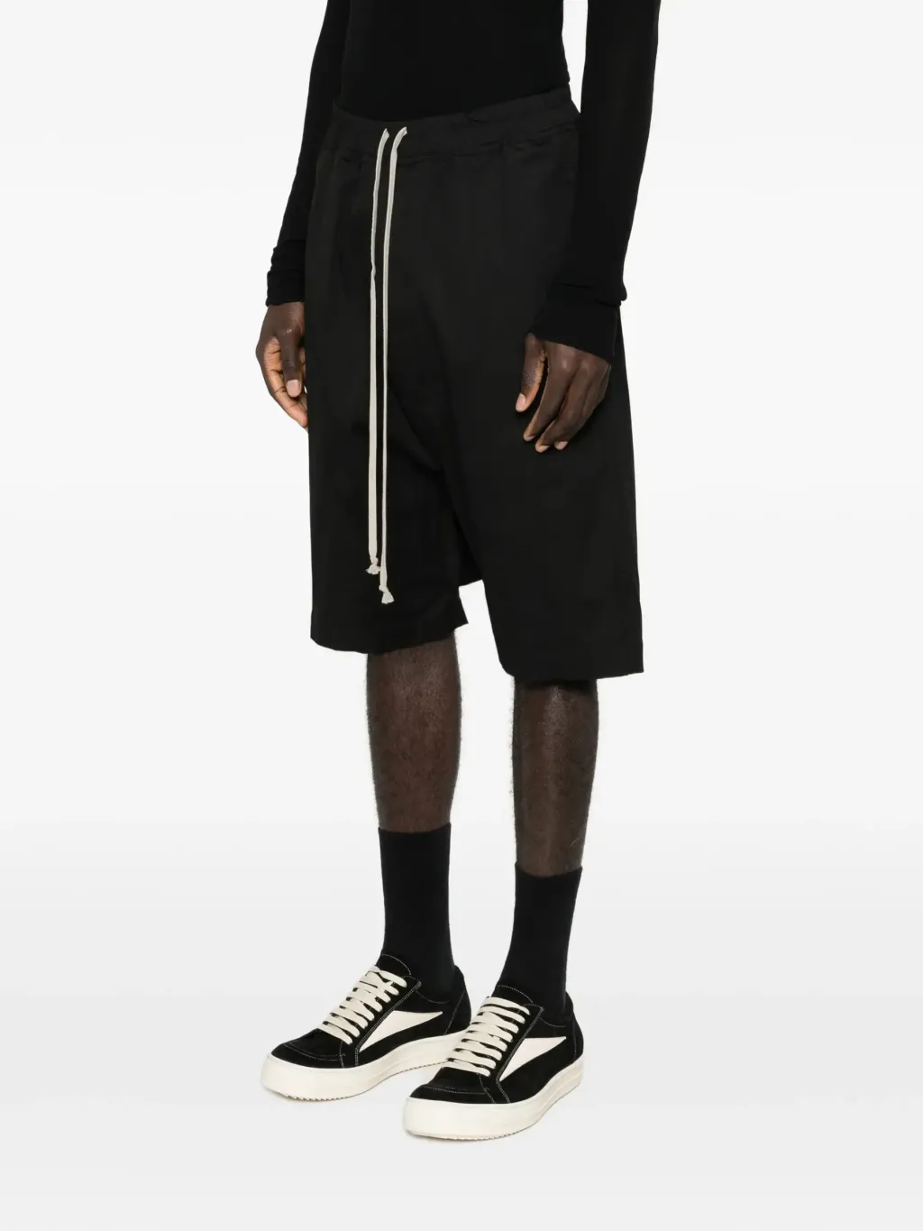 32389234_63543987_2048