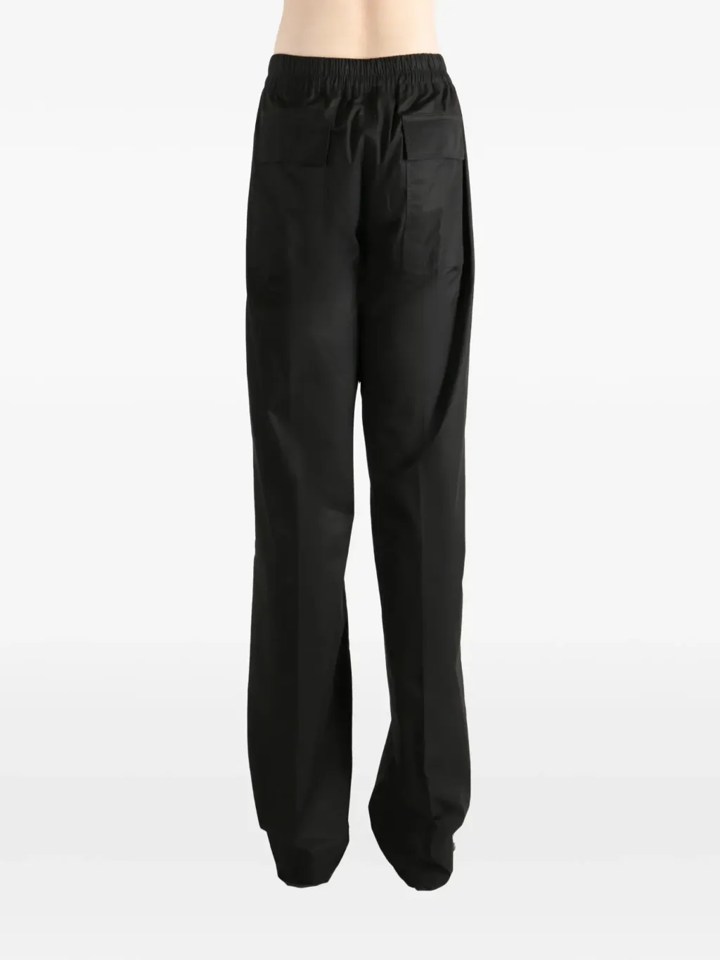 33105701_63681446_2048