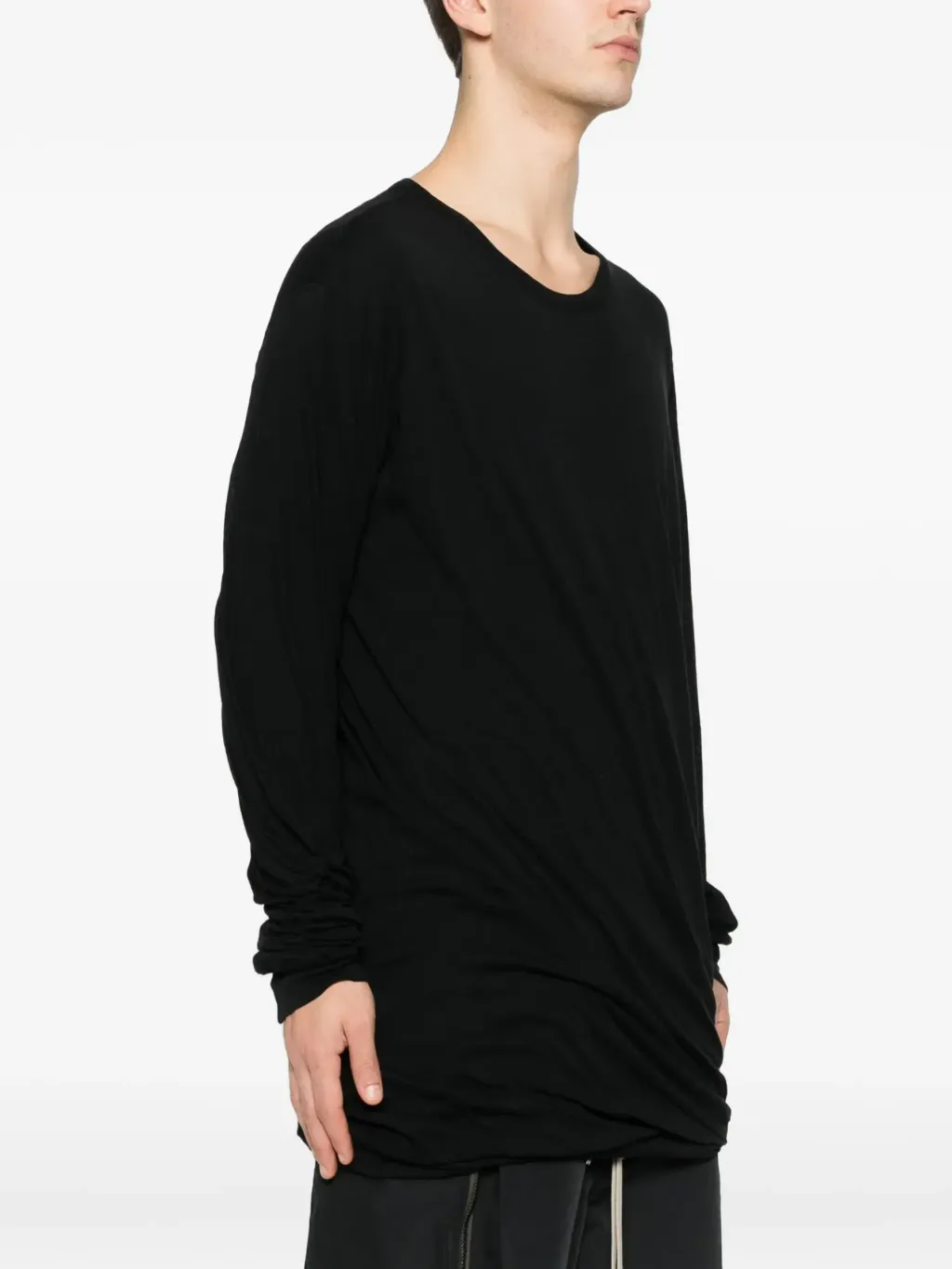 33084854_63766090_2048