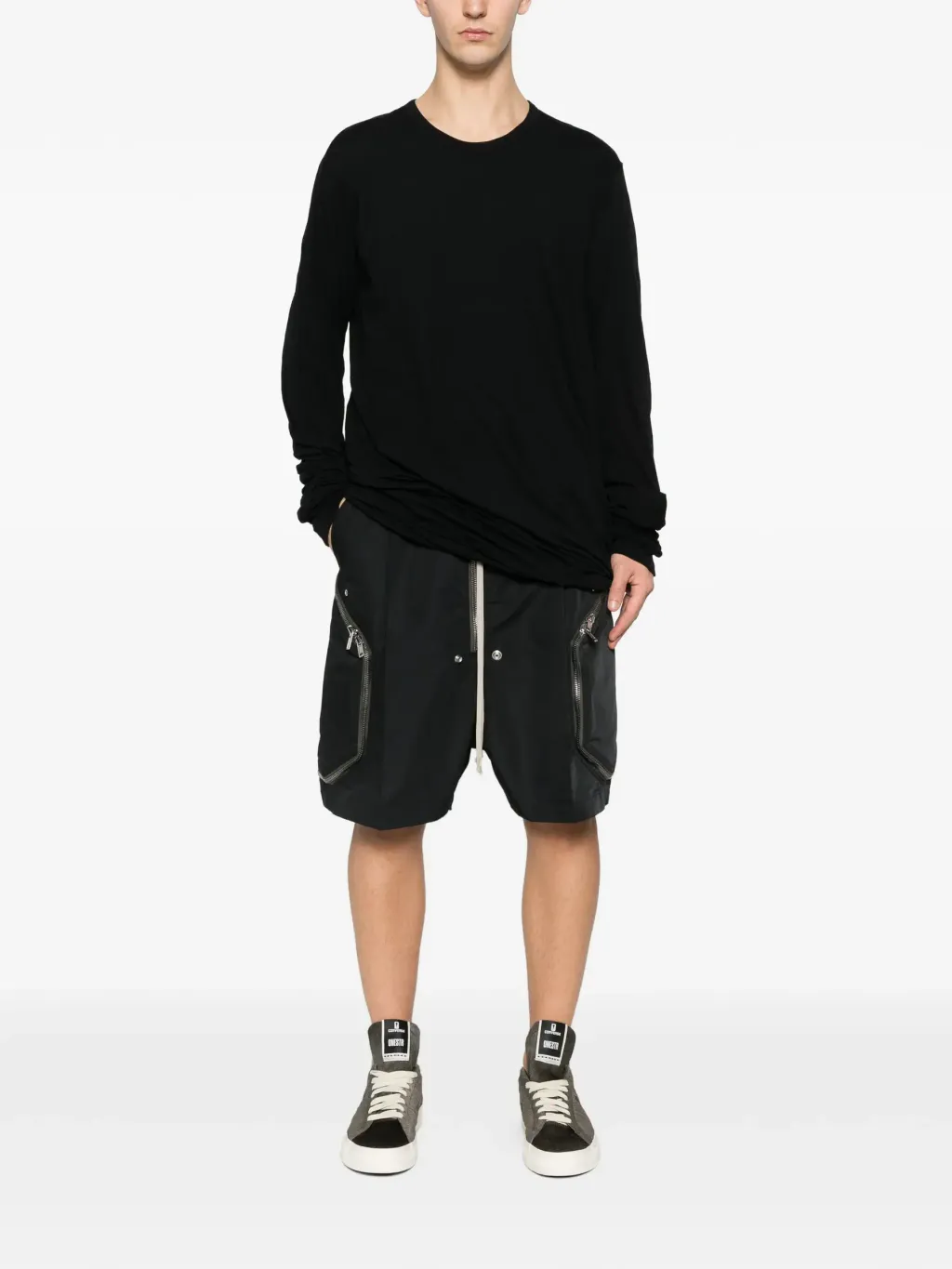 33084854_63766217_2048