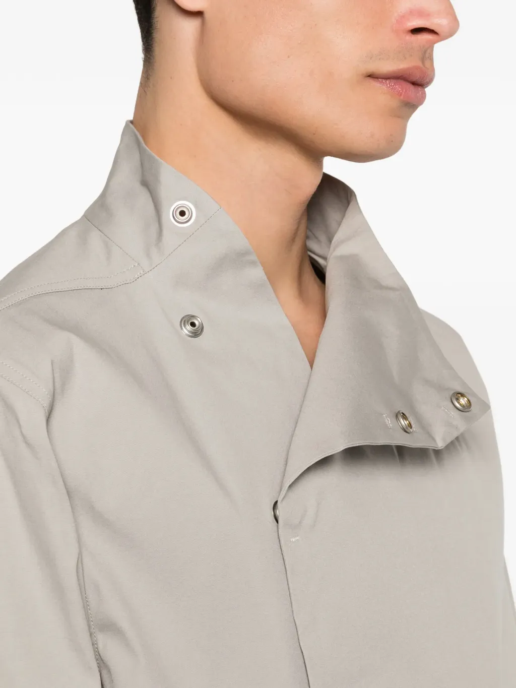 34084052_65627793_2048