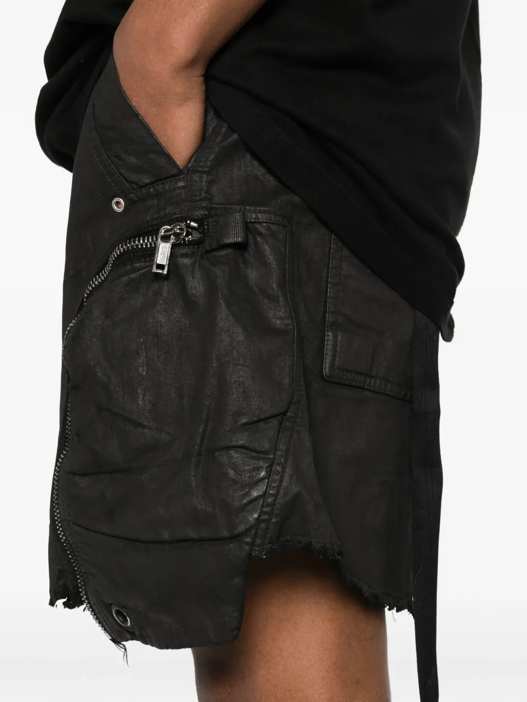 33713995_64648298_2048