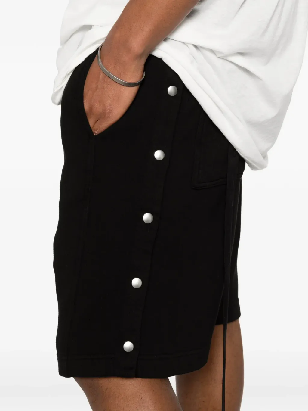 33758079_64711049_2048