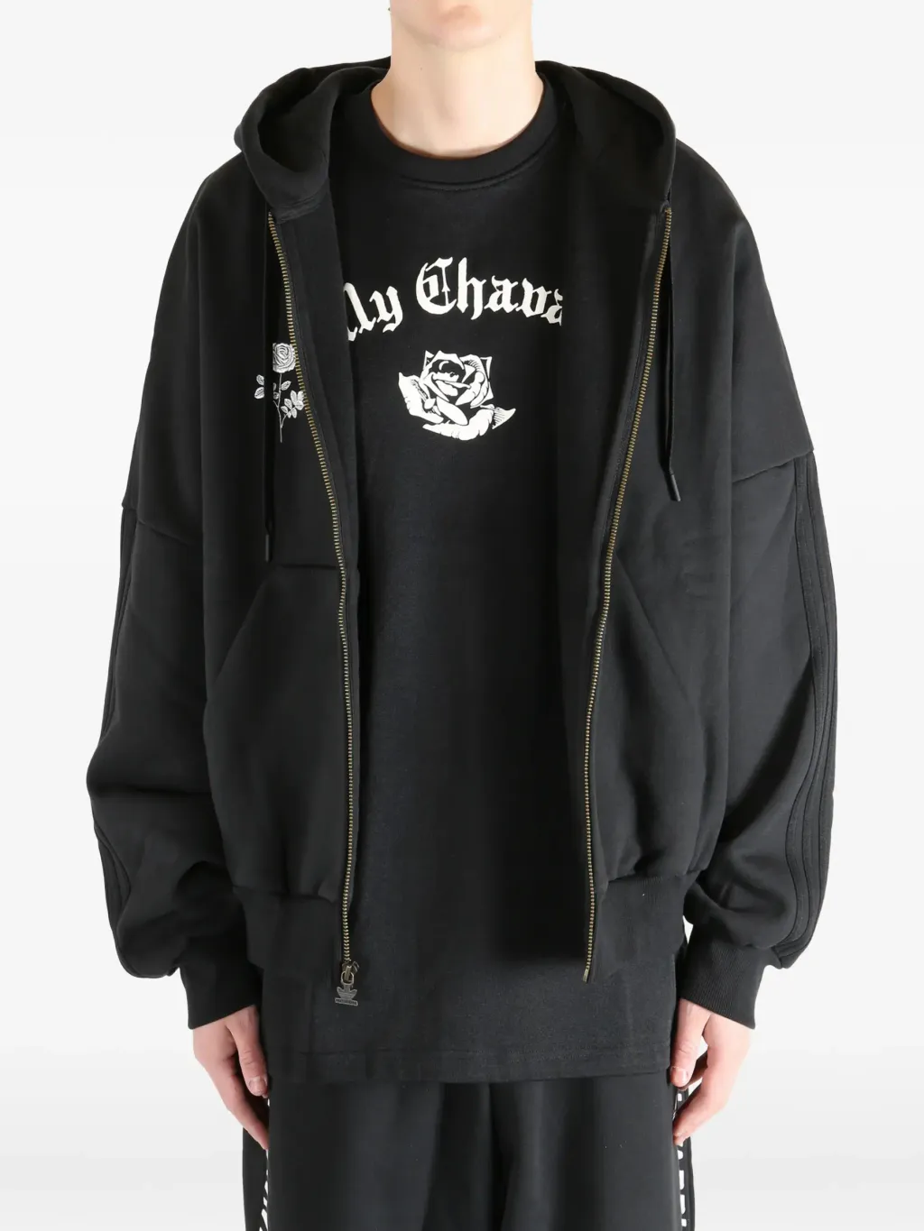 33105893_63668648_2048