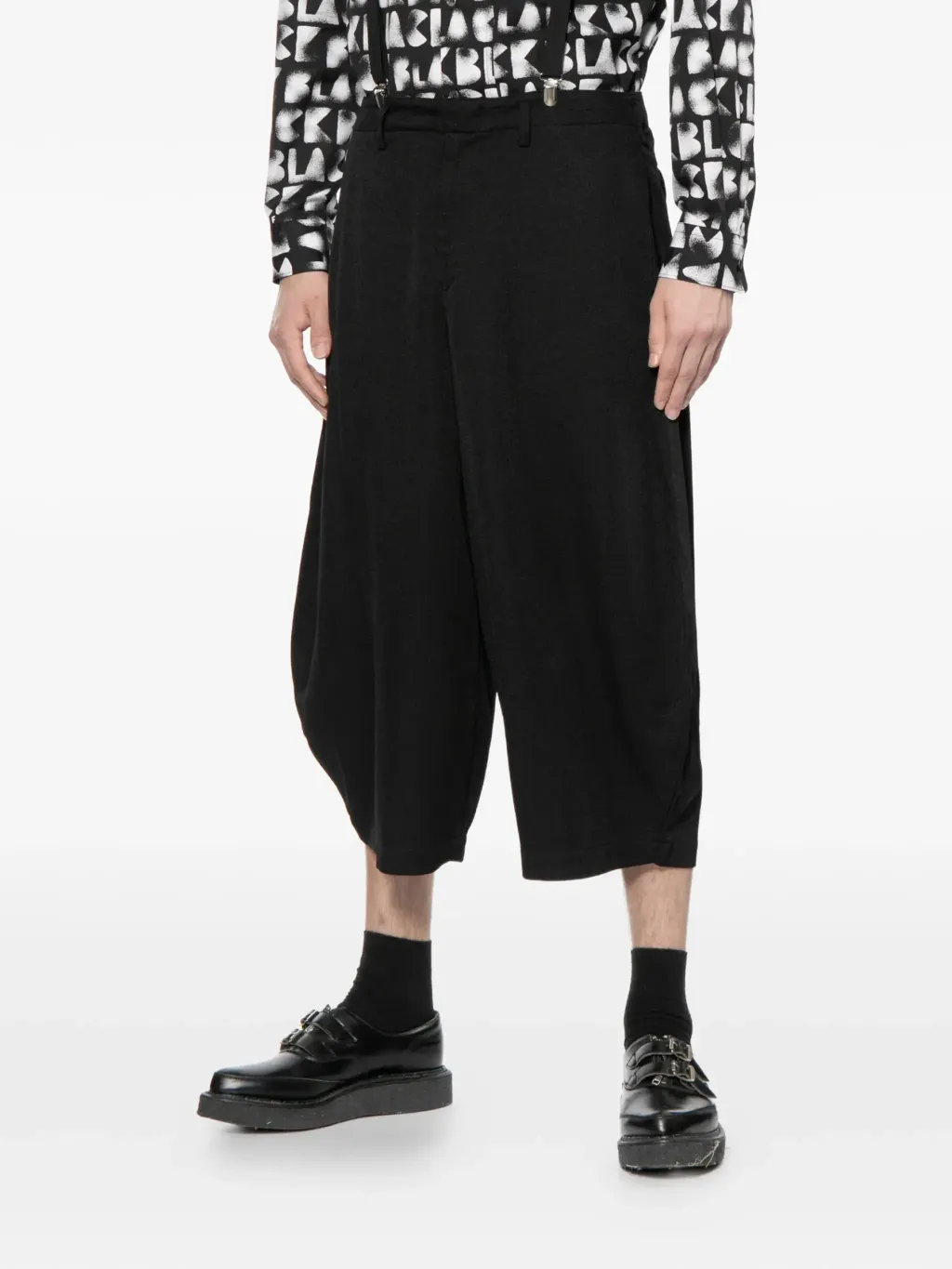 33788281_64914844_2048