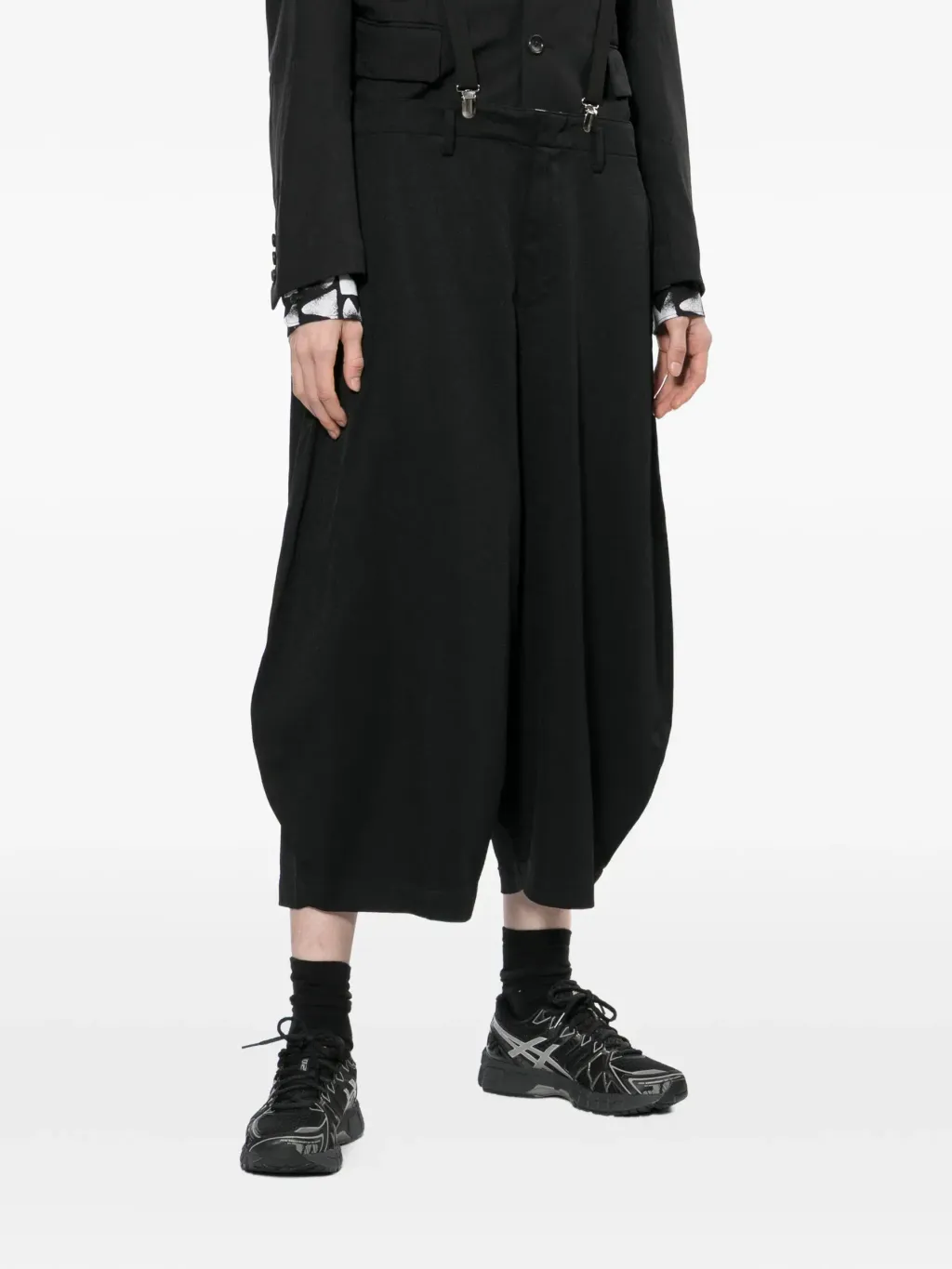 33788281_64914846_2048