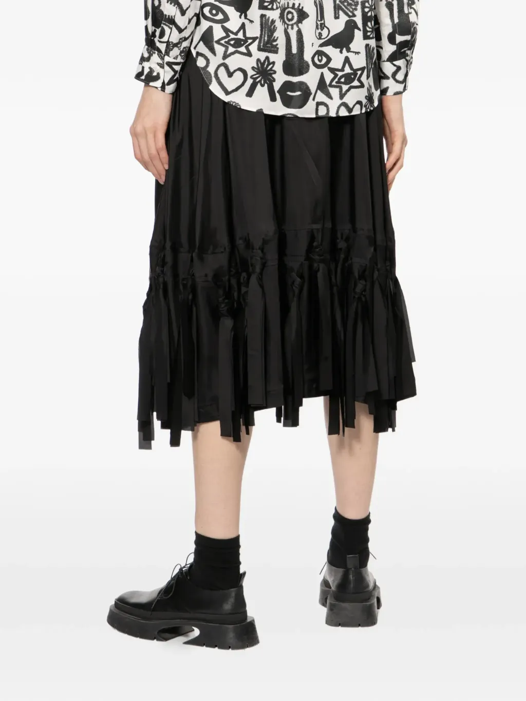 33994079_64912241_2048