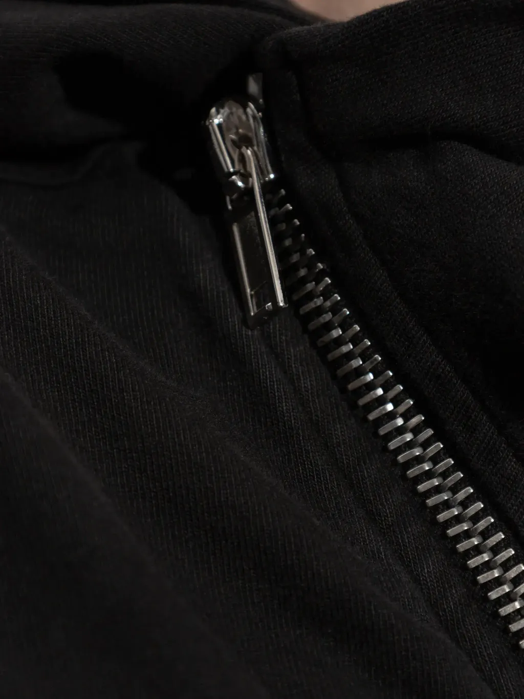 34442182_65928264_2048