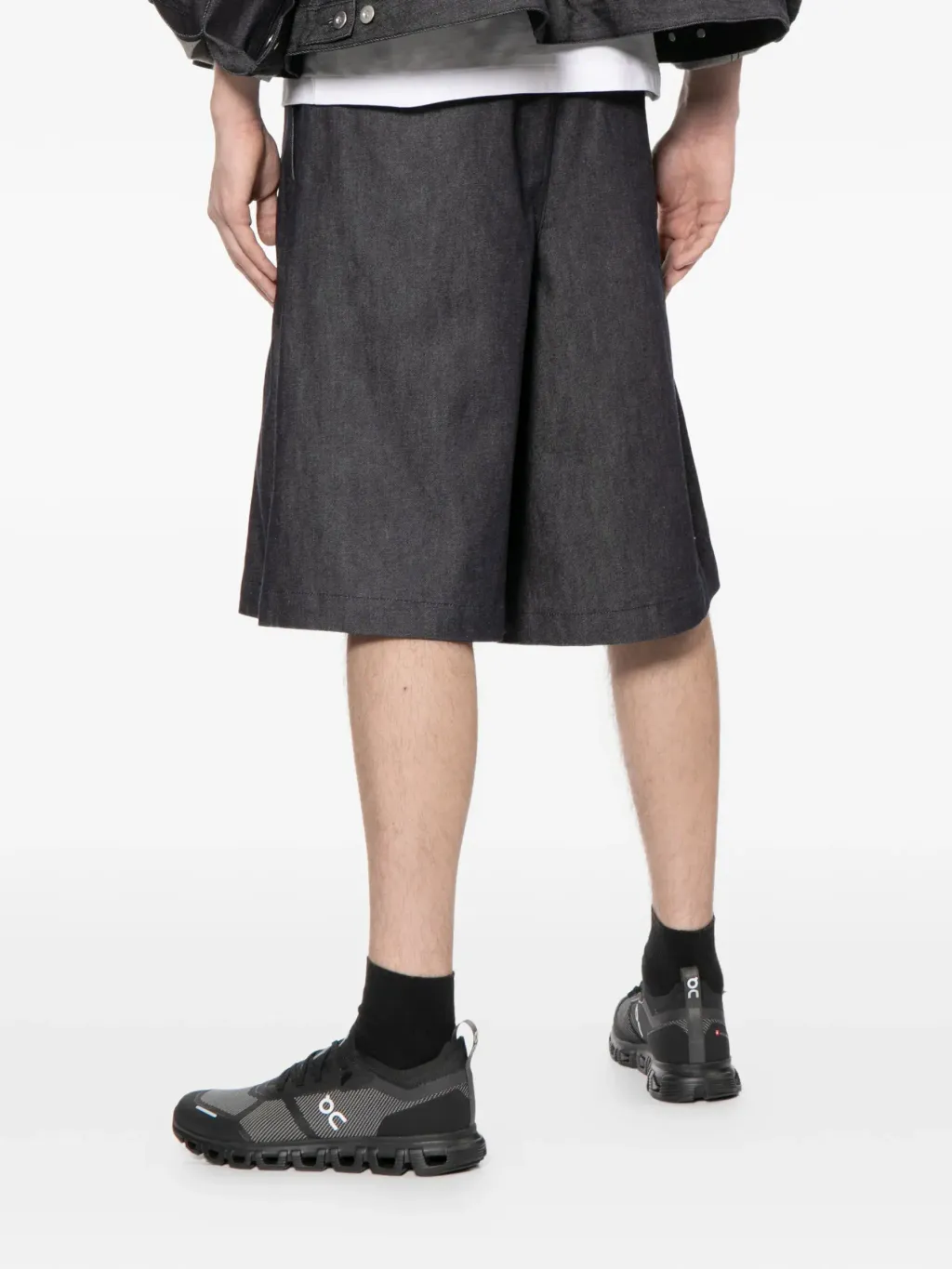 33994081_64913192_2048