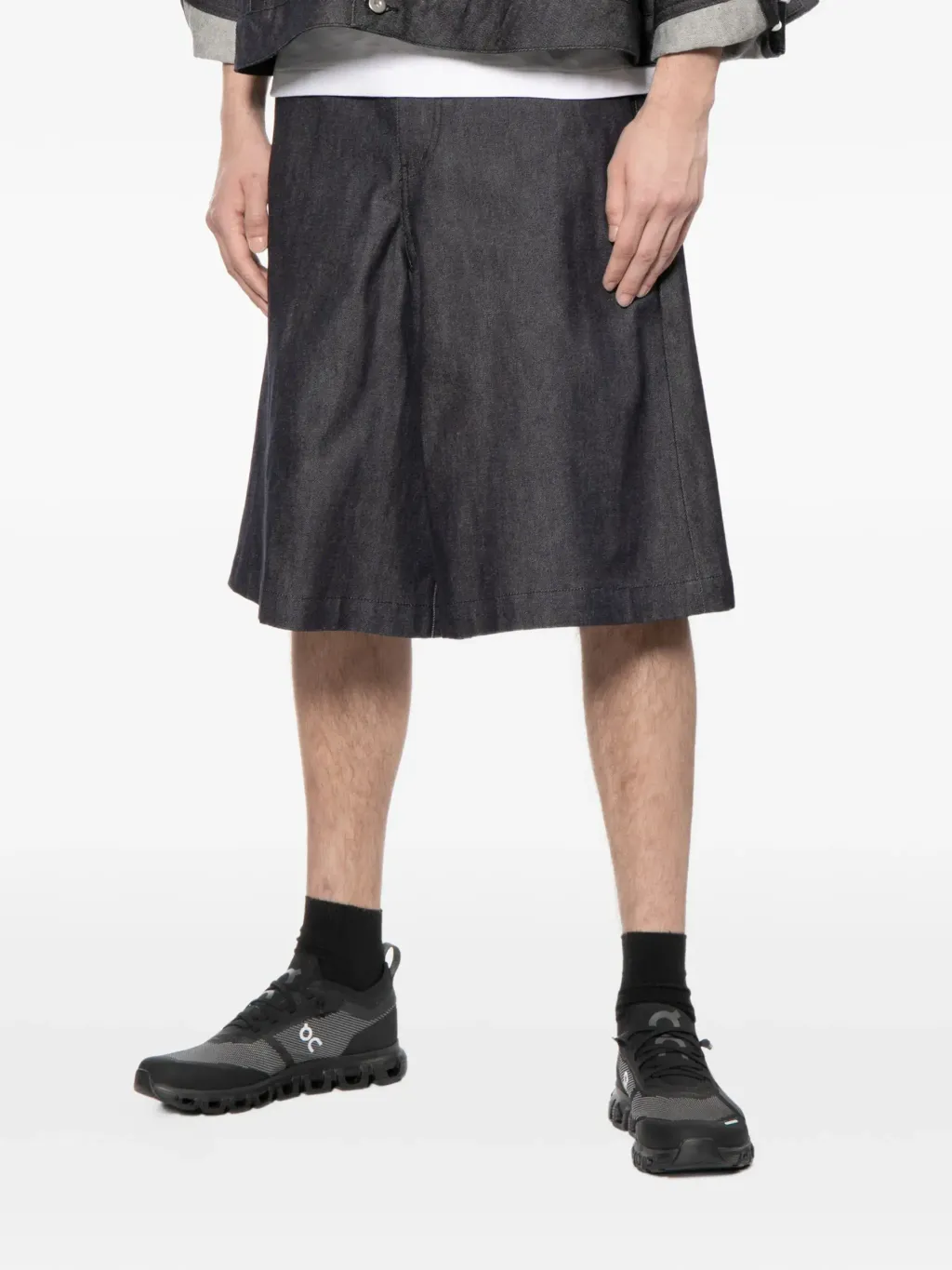 33994081_64913188_2048