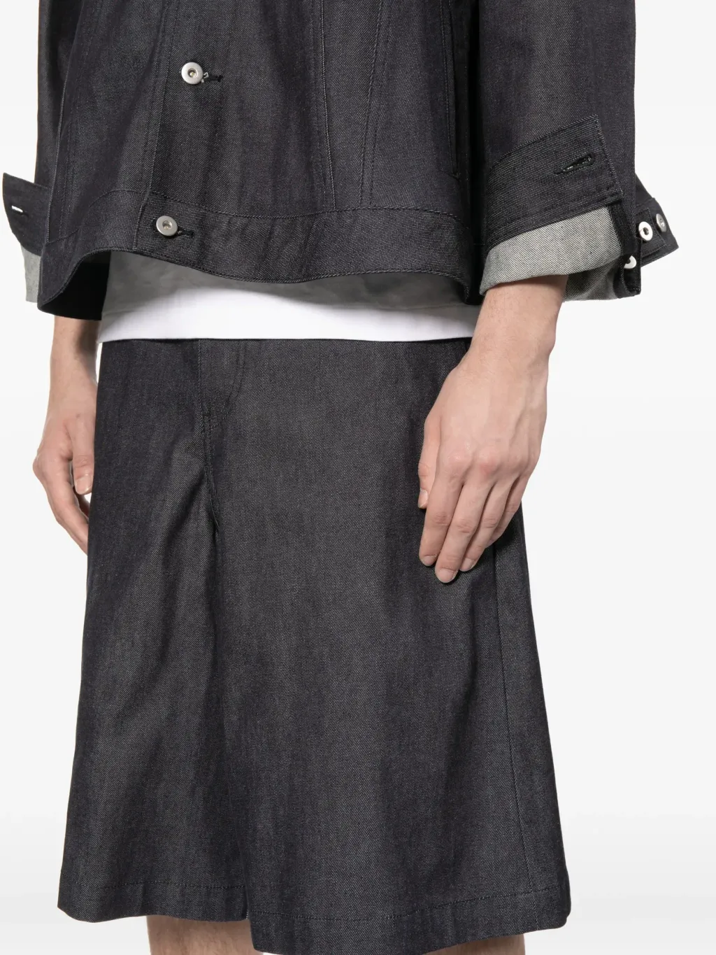 33994081_64913191_2048