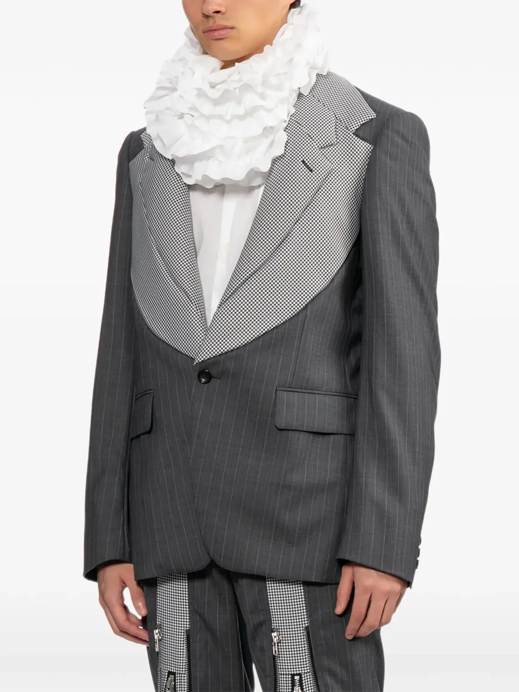 34718681_66101726_2048