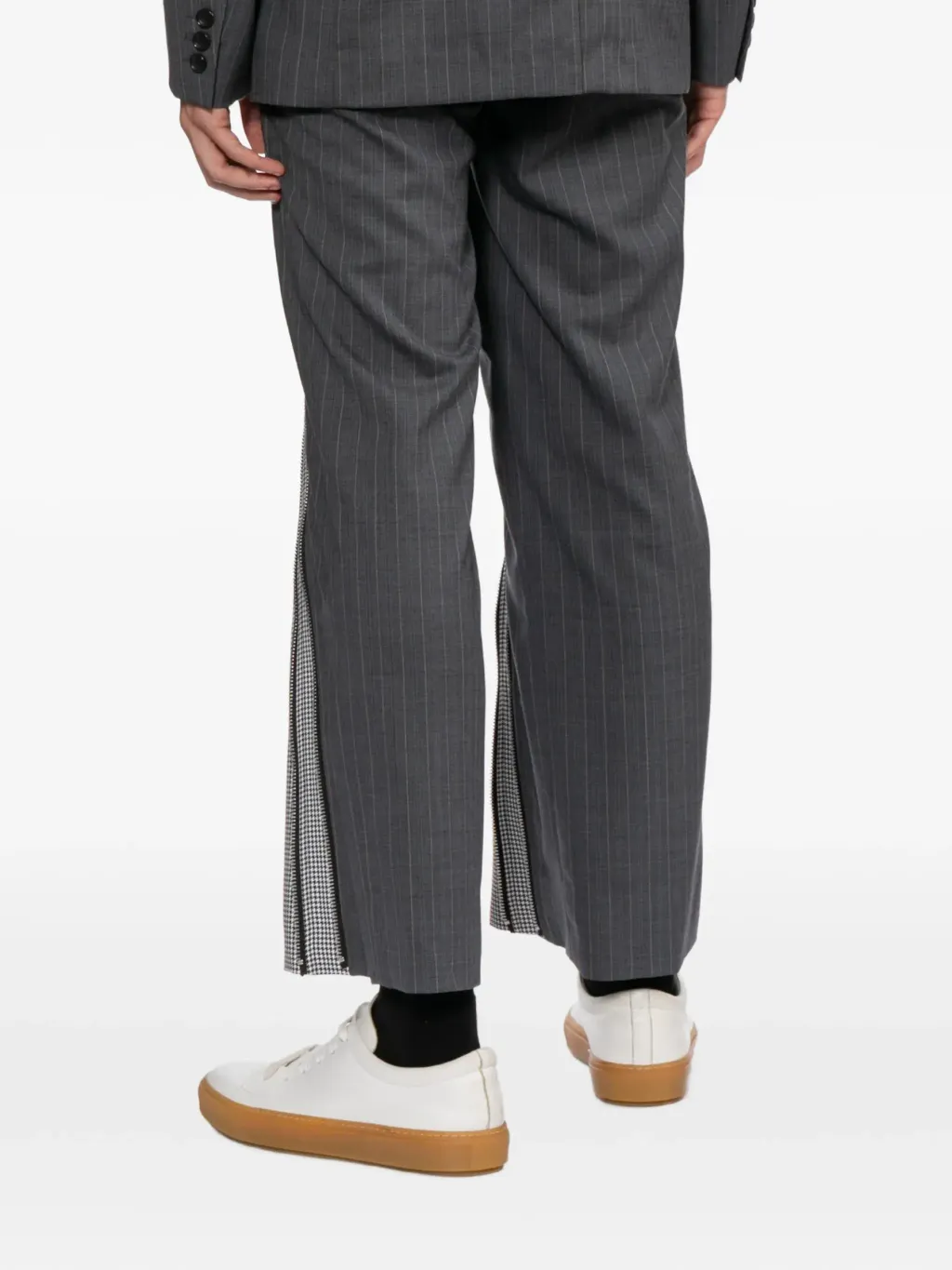 34720573_66046018_2048