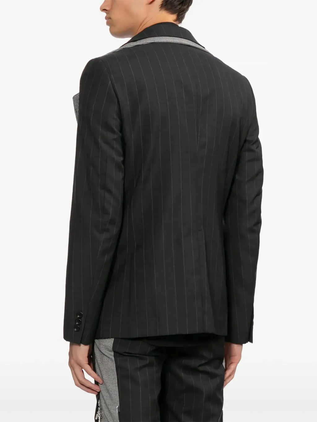 34718661_66103267_2048