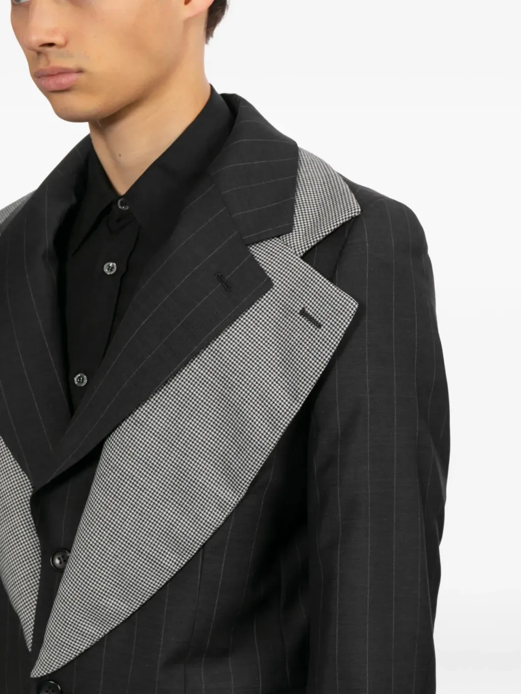 34718661_66047807_2048