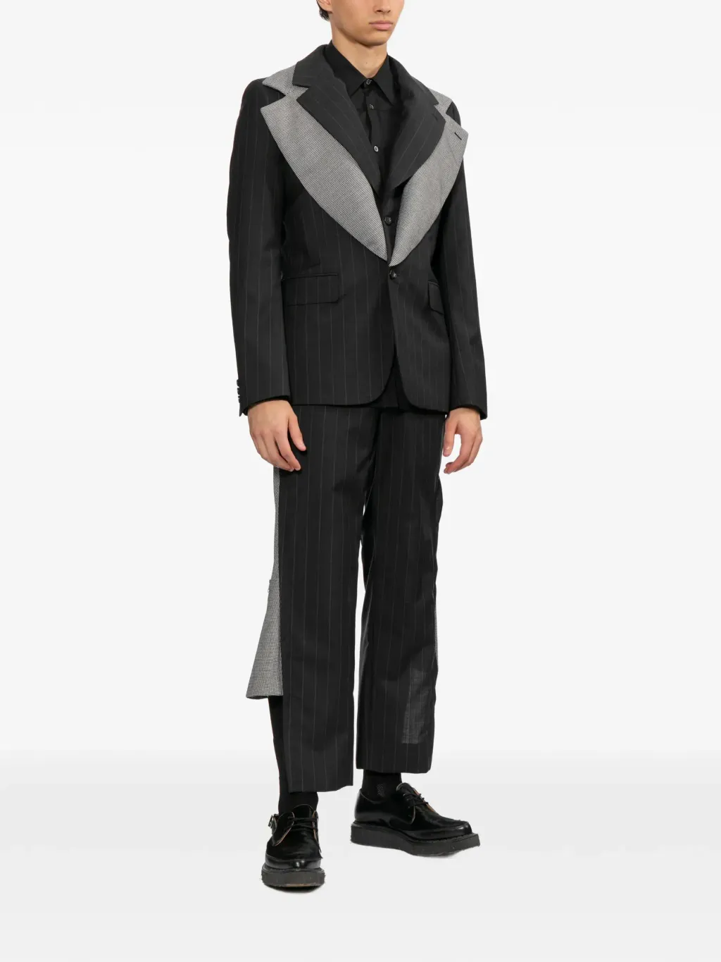 34718661_66047776_2048