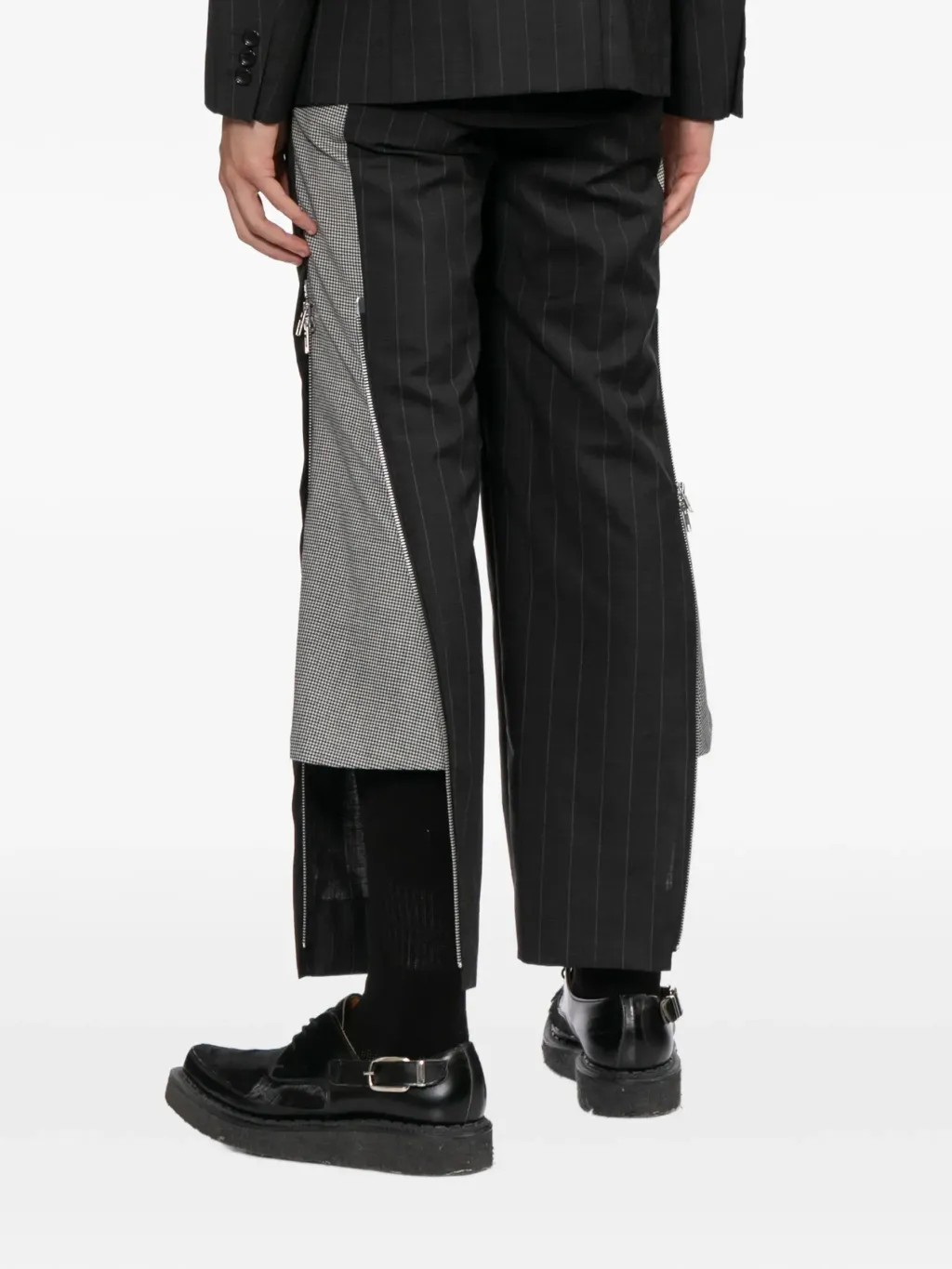 34718653_66047579_2048