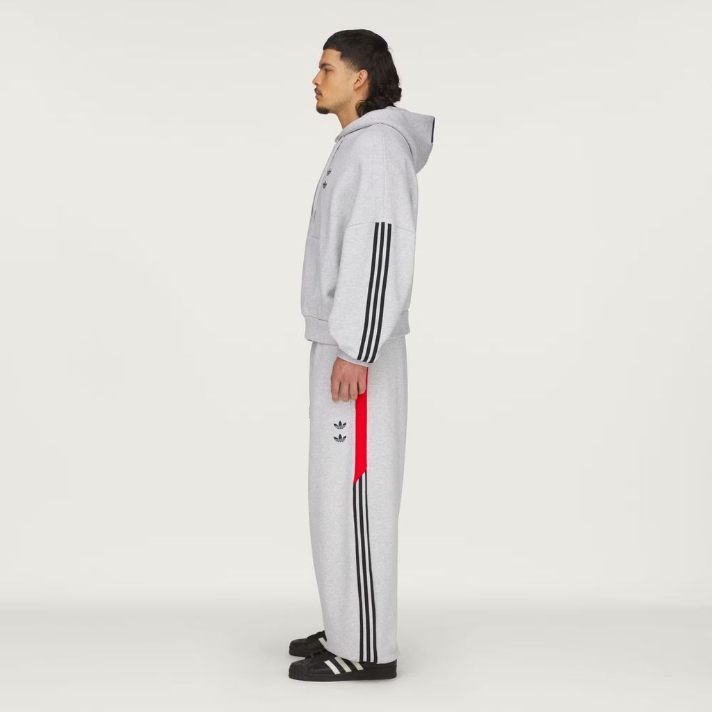 Chavarria_Sweatpant_Grey_KV2249_22_model