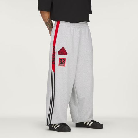 Chavarria_Sweatpant_Grey_KV2249_25_model