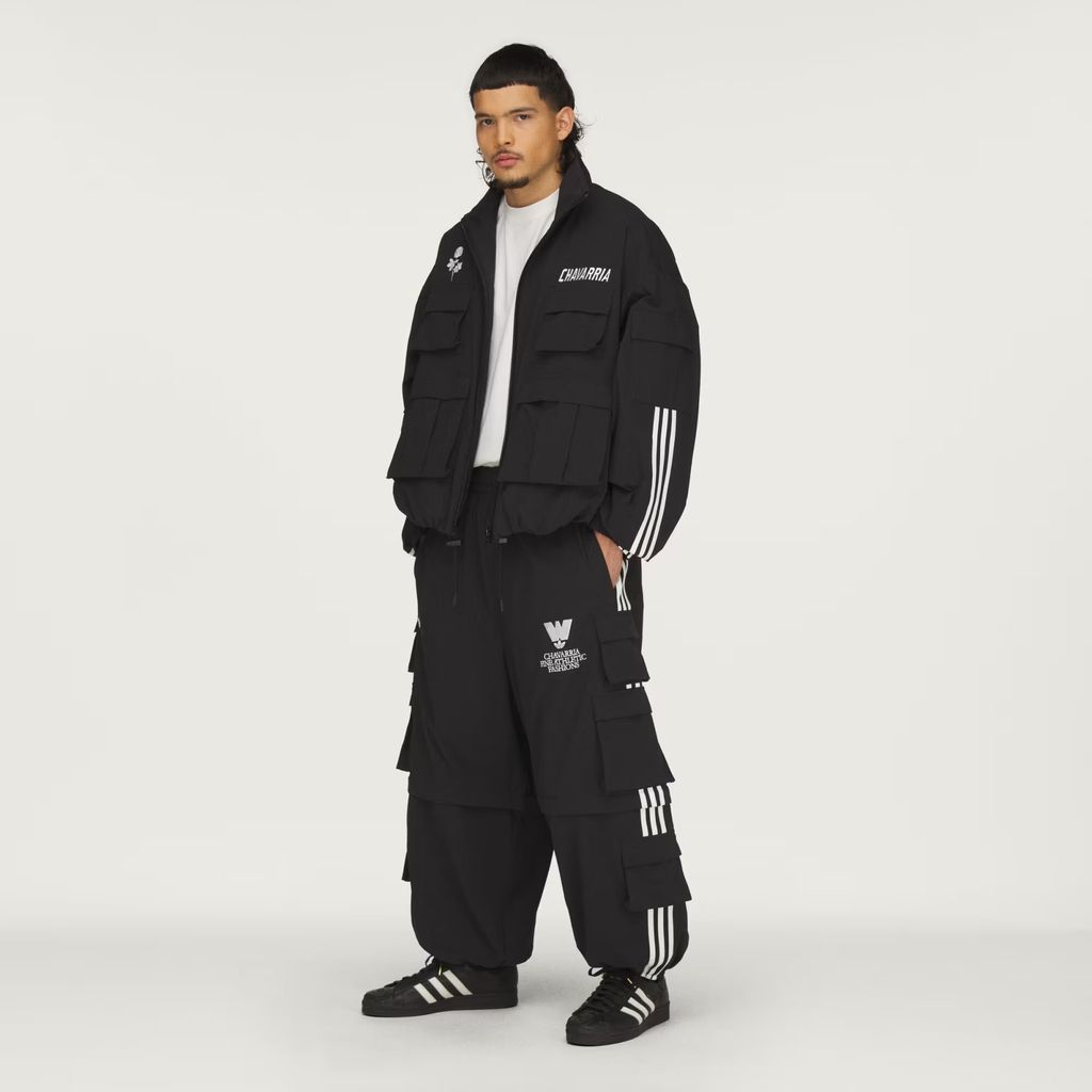 Chavarria_Cargo_Jacket_Black_KW1732_25_model
