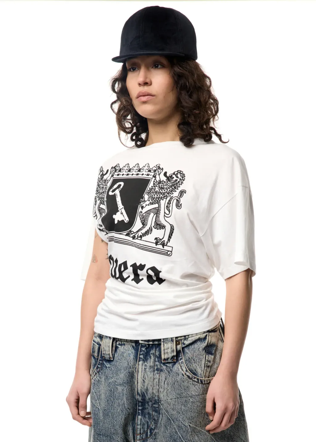 VAQ11T041_WHITE_3_9ef88bc7-4499-4c3b-b655-f55e24a22202
