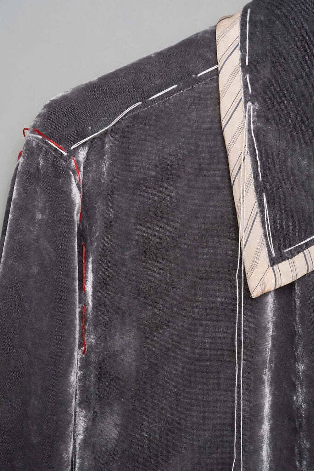 007-UNEVENVELVETJACKET-M26U6BL004-CHARCOAL_685x1024.jpg
