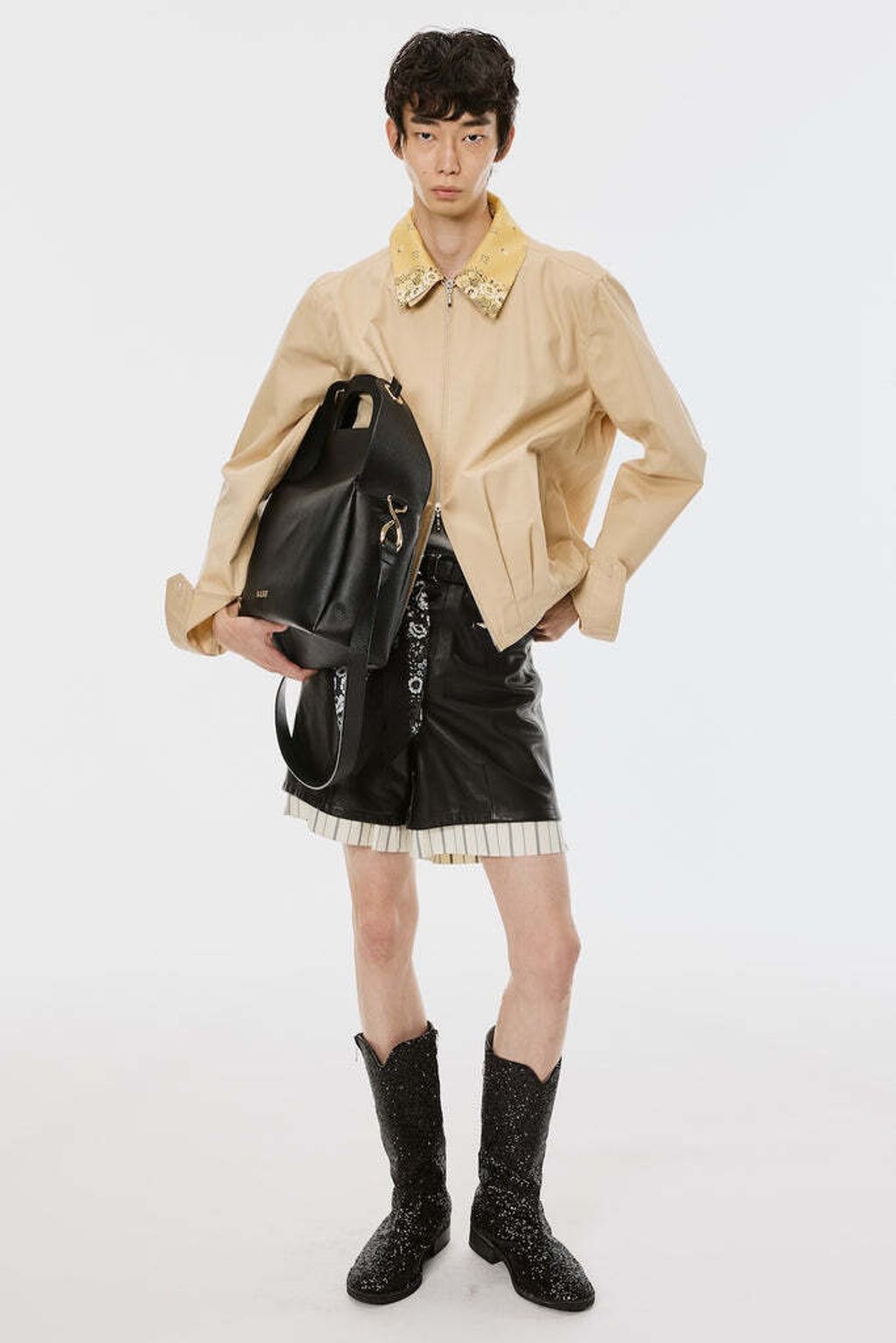 001-TRUFFEBAG-M26U6OJ009-BLACK_684x1024.jpg