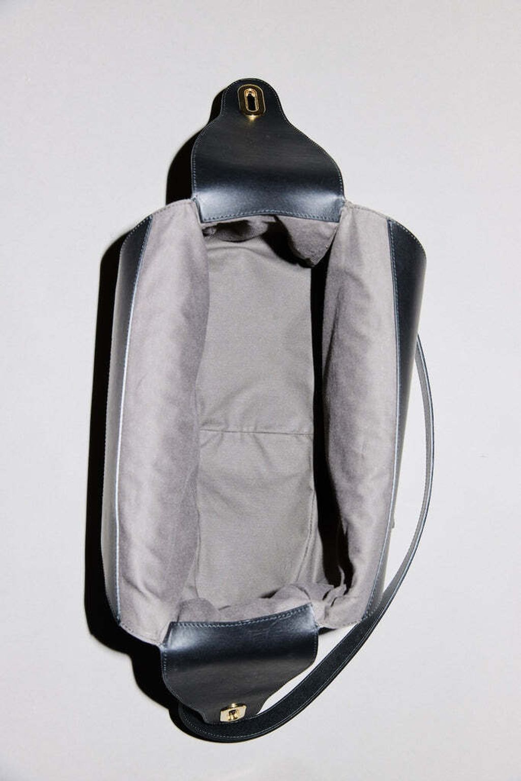 015-TRUFFEBAG-M26U6OJ009-BLACK_684x1024.jpg