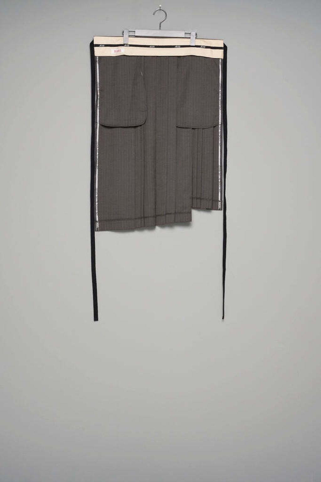 004-PLEATEDAPRON-M26U6OJ016-STONEGRAY_683x1024.jpg