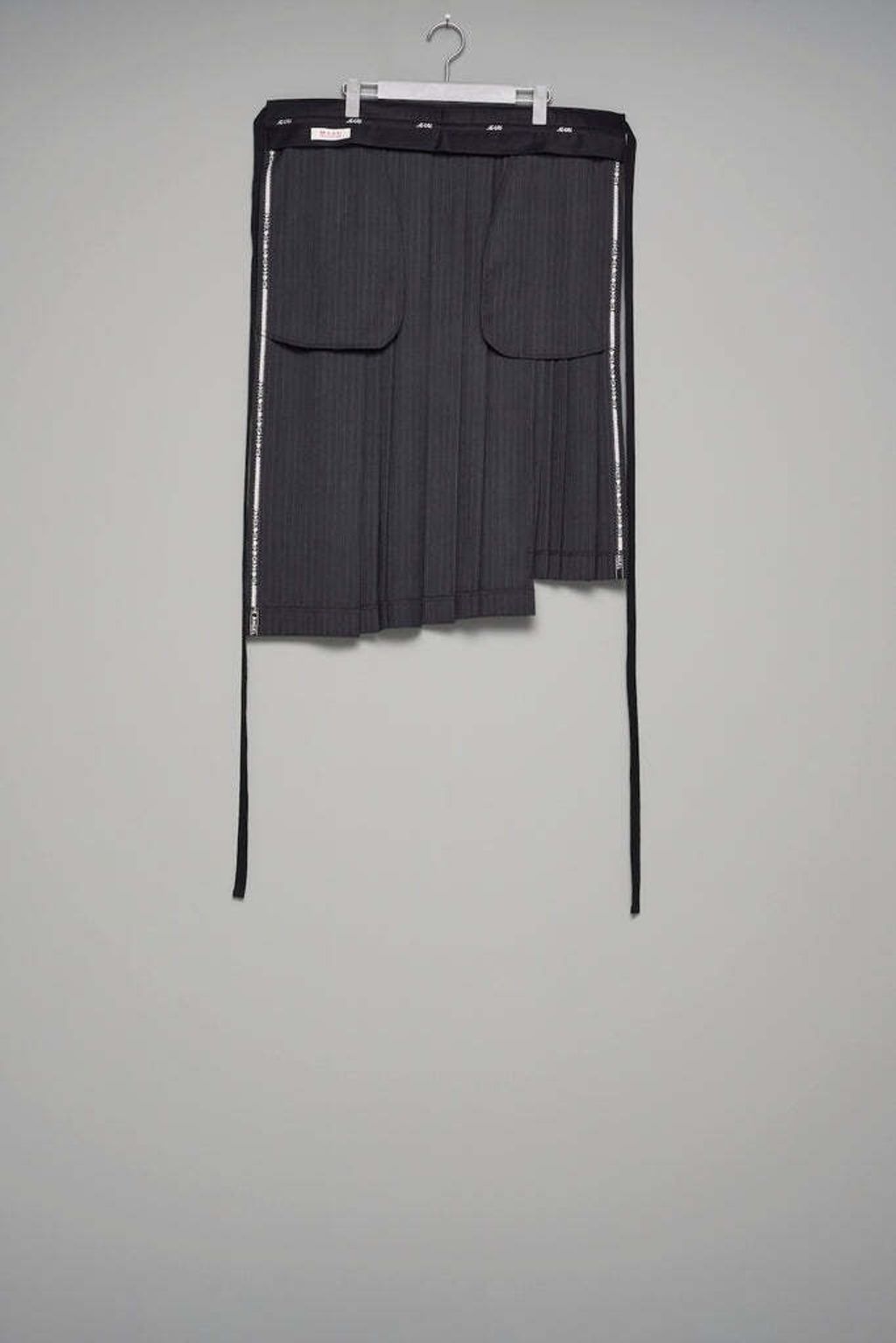 004-PLEATEDAPRON-M26U6OJ016-BLACK_683x1024.jpg