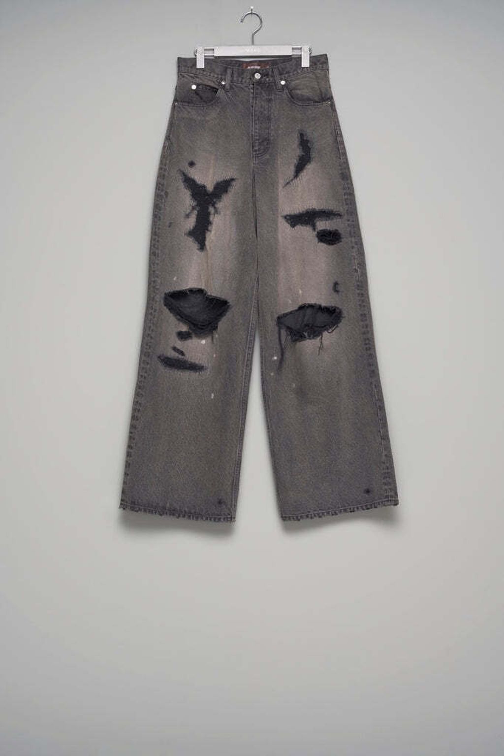 005-MBBAGGYJEANSANGELDAMAGE-B26U6PL003-BLACK_683x1024.jpg