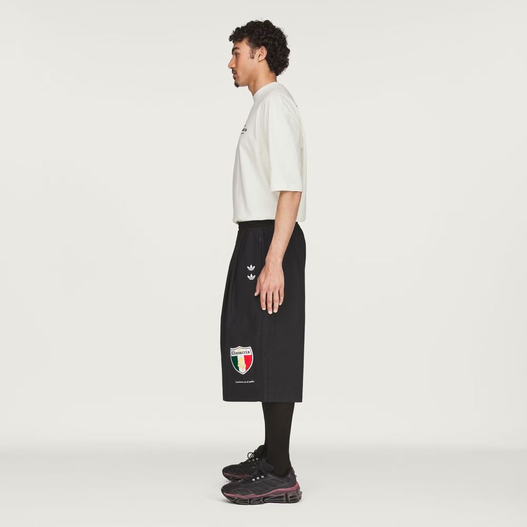 Chavarria_Long_Twill_Short_Black_KV1975_22_model