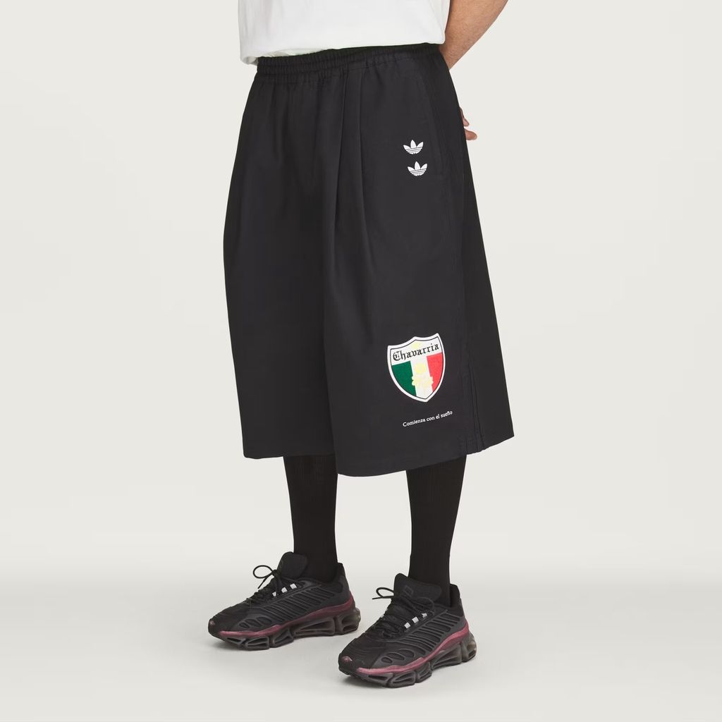 Chavarria_Long_Twill_Short_Black_KV1975_25_model