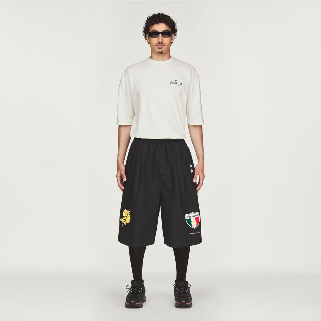 Chavarria_Long_Twill_Short_Black_KV1975_21_model
