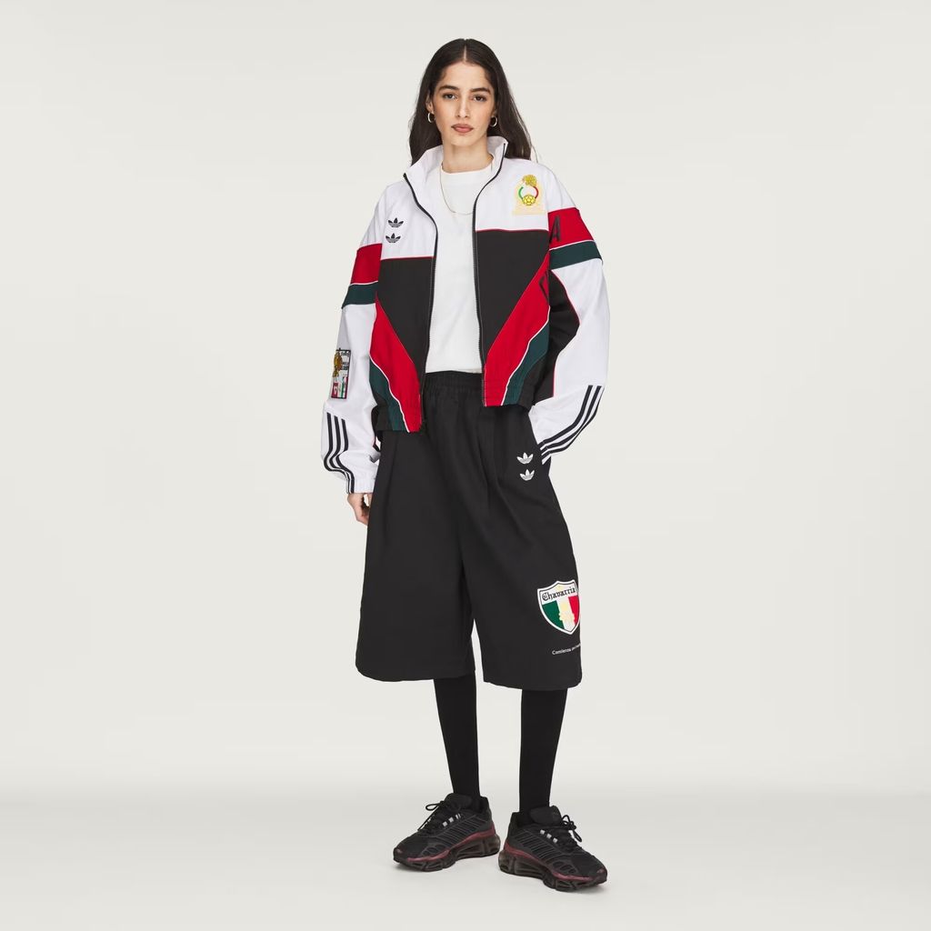 Chavarria_Long_Twill_Short_Black_KV1975_25_outfit