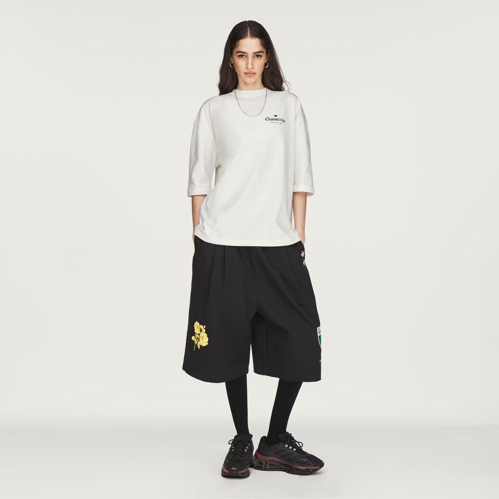 Chavarria_Graphic_Tee_White_KY7707_25_outfit