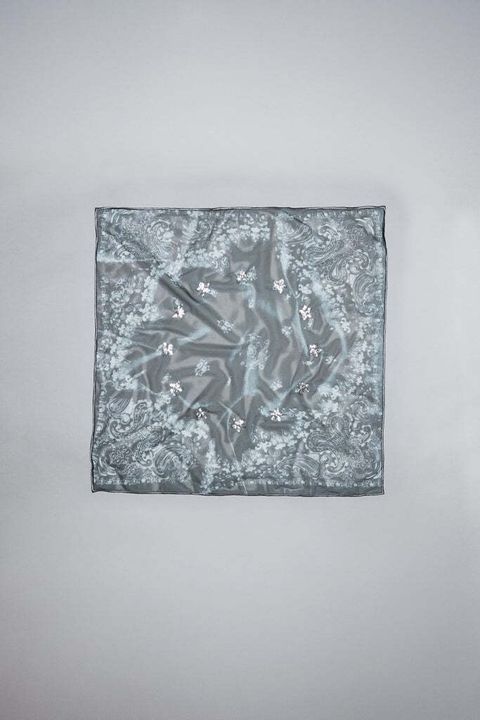 th_002-GHOSTPAISLEYSCARF-M25F9OJ003-BLACK_684x1024.jpg