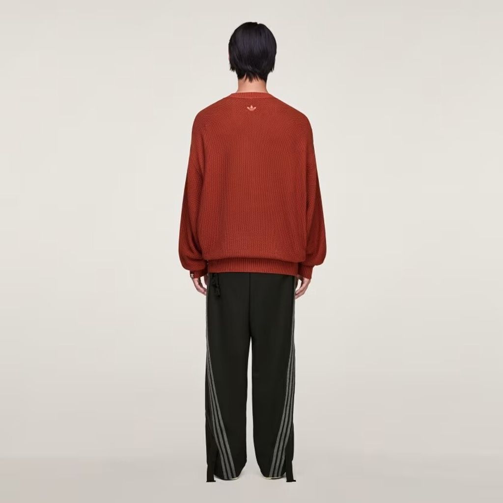 SONG_FOR_THE_MUTE_ADI006_Sweatshirt_Red_KC0327_23_hover_model