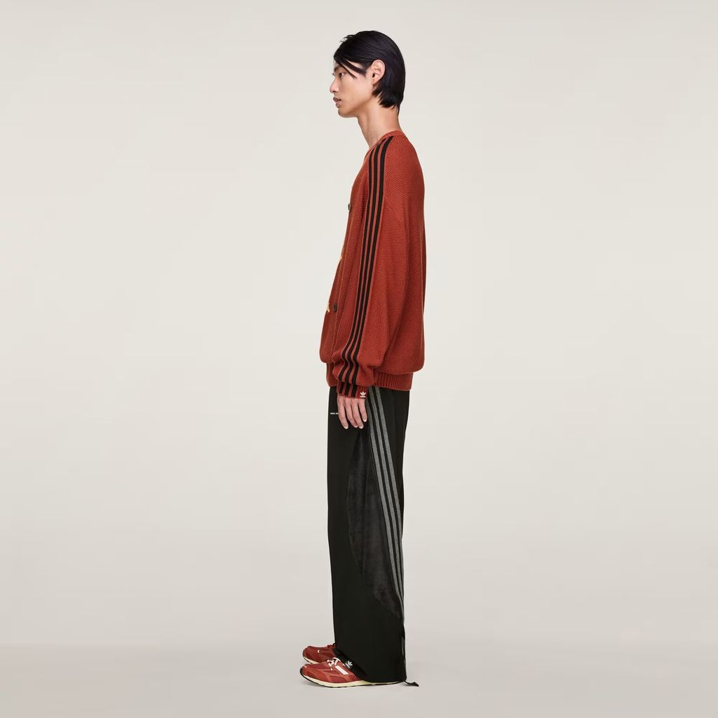 SONG_FOR_THE_MUTE_ADI006_Sweatshirt_Red_KC0327_22_model
