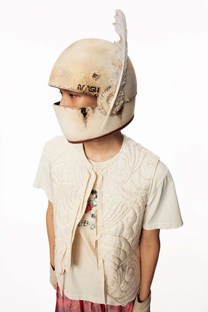 002-THEEXPLORERHELMET-M25F9OJ014-WHITE_684x1024.jpg