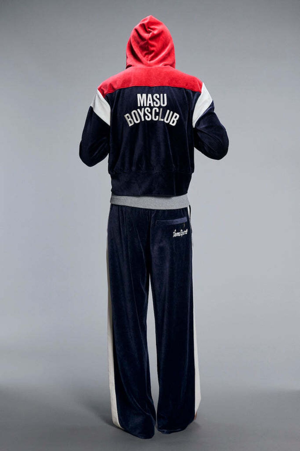 004-PUMAxMASUT7SHORTTRACKHOODIE-636086-DARKNAVY_684x1024.jpg