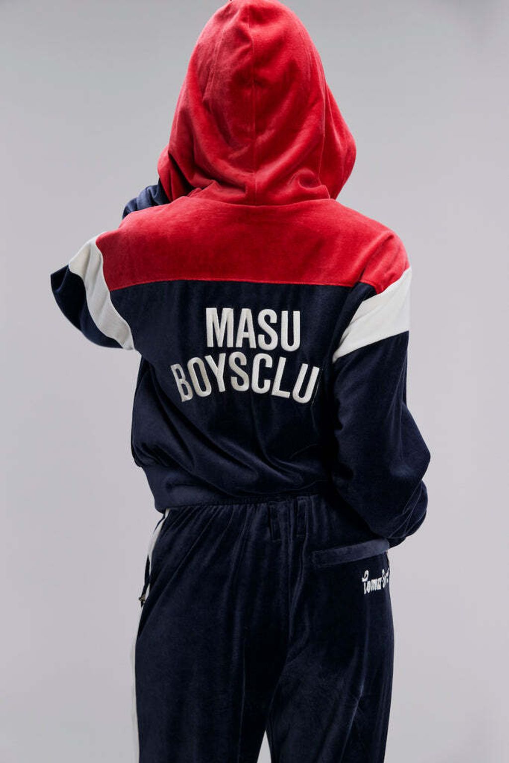 012-PUMAxMASUT7SHORTTRACKHOODIE-636086-DARKNAVY_684x1024.jpg