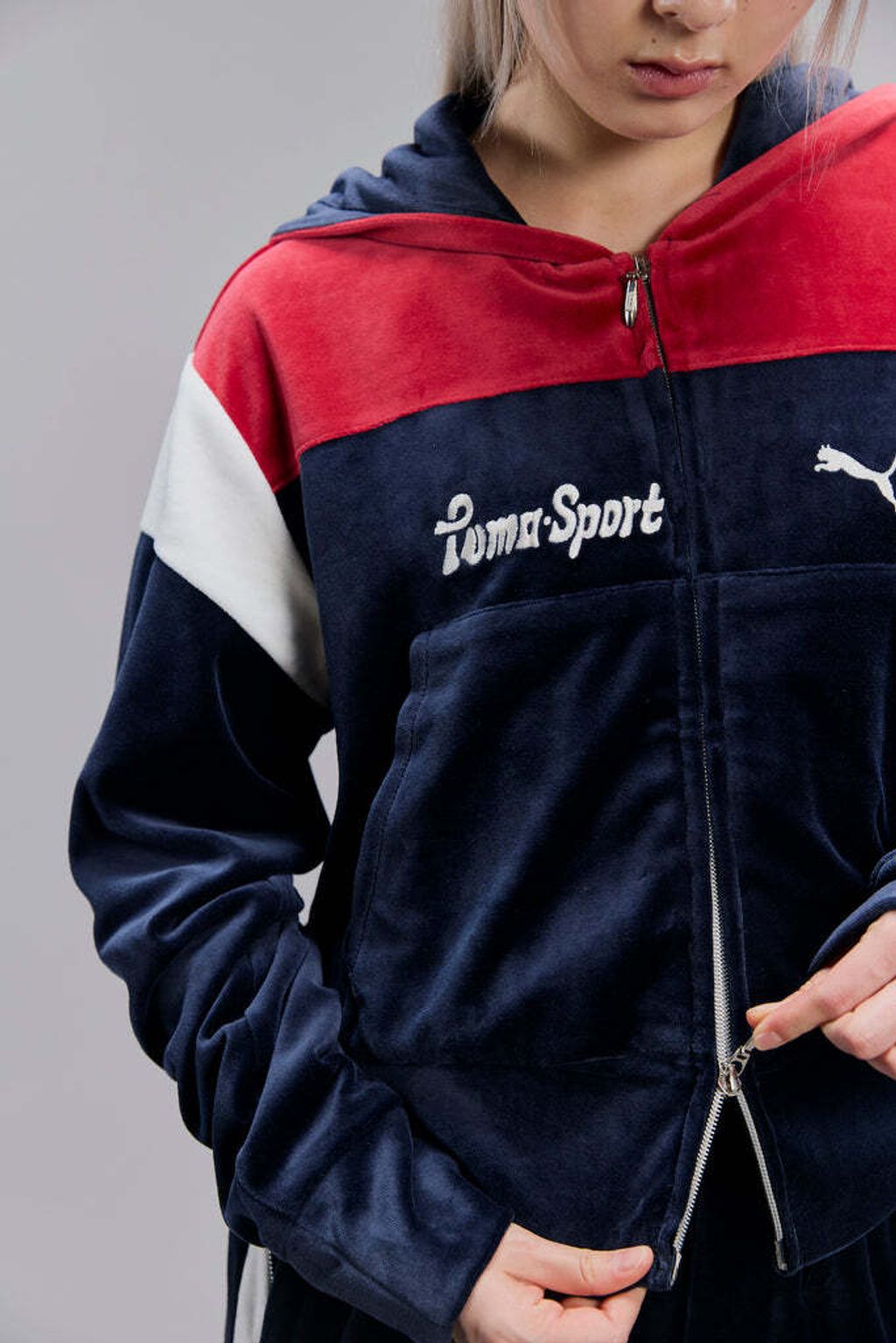 016-PUMAxMASUT7SHORTTRACKHOODIE-636086-DARKNAVY_684x1024.jpg
